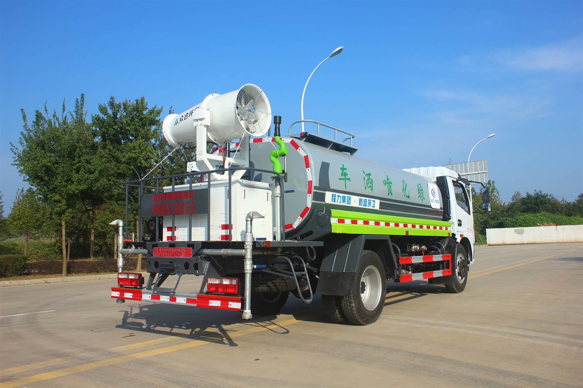 國(guó)六8噸灑水車 東風(fēng)灑水車與環(huán)衛(wèi)消防車的卓越制造商——程力集團(tuán)